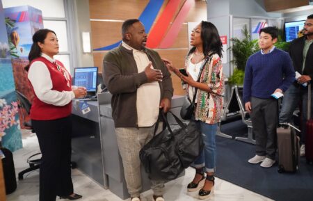 Cedric the Entertainer and Tichina Arnold in 'The Neighborhood' Season 5