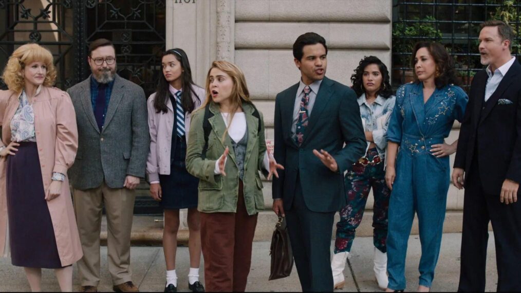 Katie Finneran, John Hodgman, Sophia Hammons, Mae Whitman, Carlos Valdes, Emilia Suarez, Andréa Burns, and Scott Porter in 'Up Here'