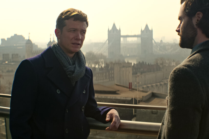 Ed Speleers und Penn Badgley in „You“ Staffel 4