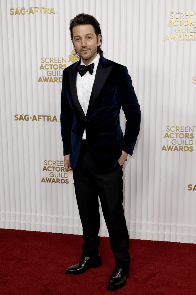 Diego Luna at the 2023 SAG Awards