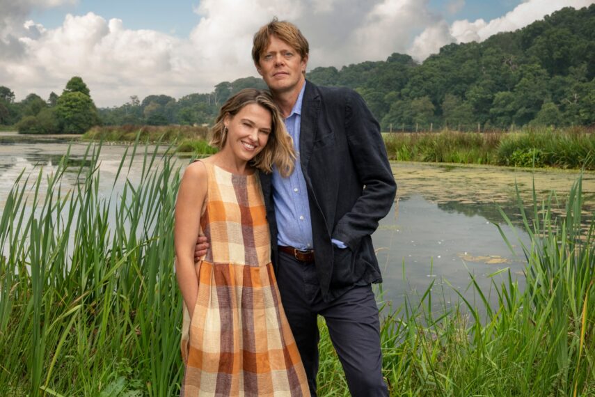 Sally Bretton and Kris Marshall in Beyond Paradise