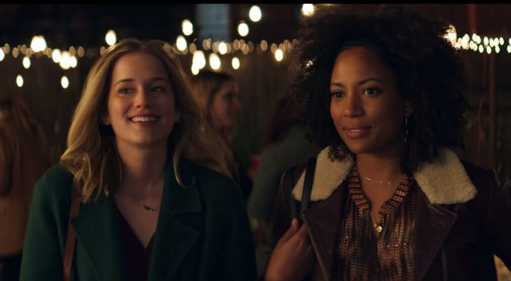 Elizabeth Lail as Guinevere Beck and Natalie Paul as Karen Minty in You - Season 1