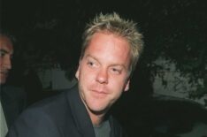 Kiefer Sutherland signs autographs outside of the Drais Restaurant in Los Angeles in 1997