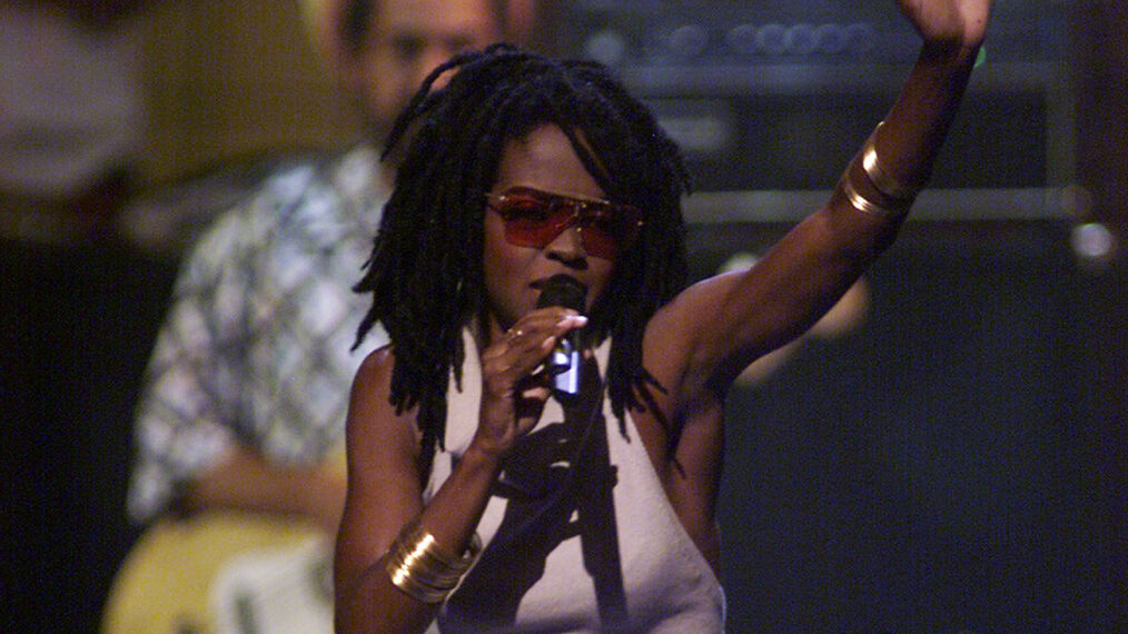 Lauryn Hill performs at the 1999 MTV Video Music Awards