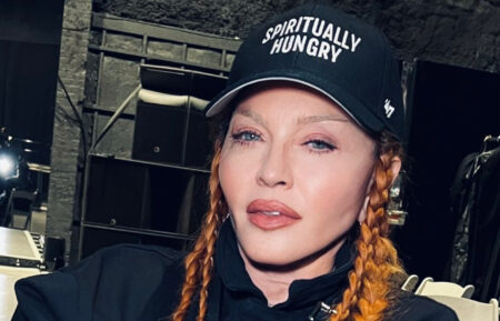 Madonna posts selfie on Twitter