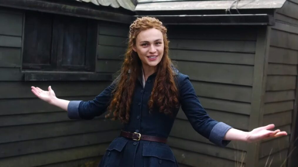 Sophie Skelton behind-the-scenes of 'Outlander'