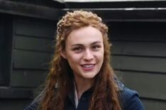 Sophie Skelton behind-the-scenes of 'Outlander'