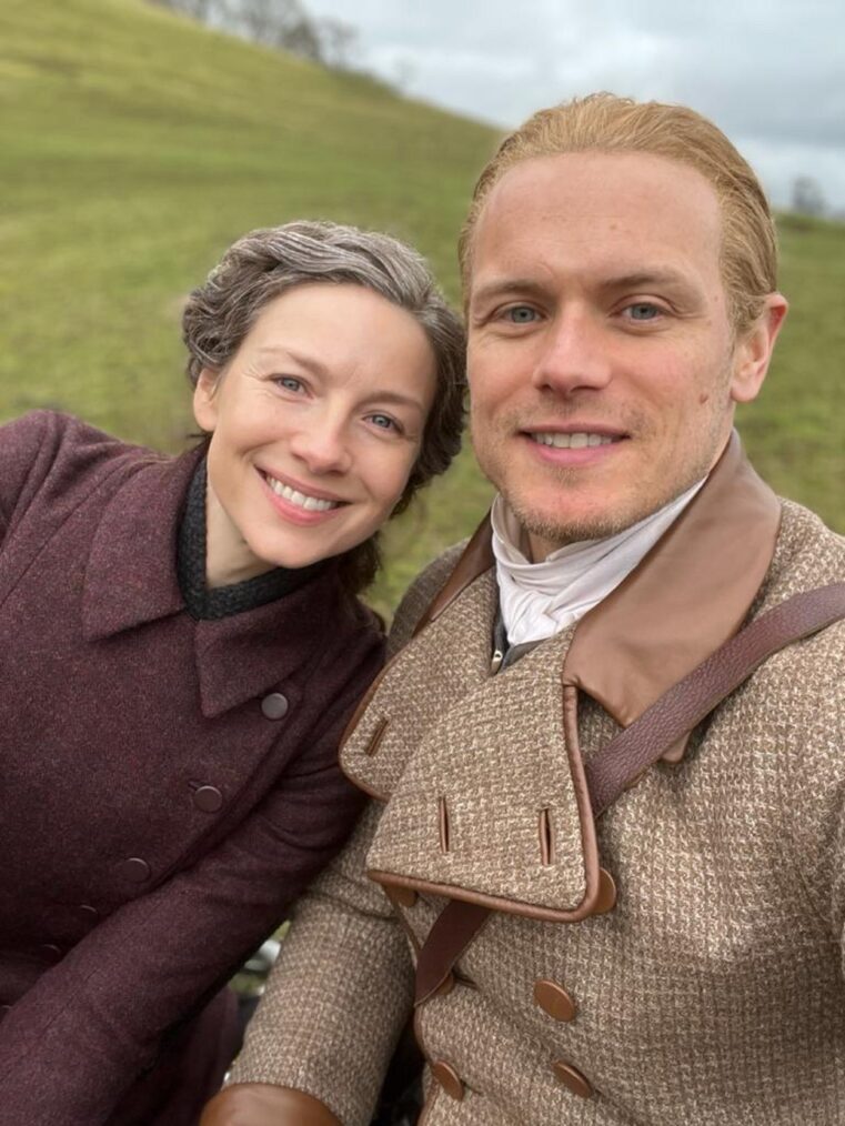 Caitriona Balfe and Sam Heughan behind the scenes of Season 7