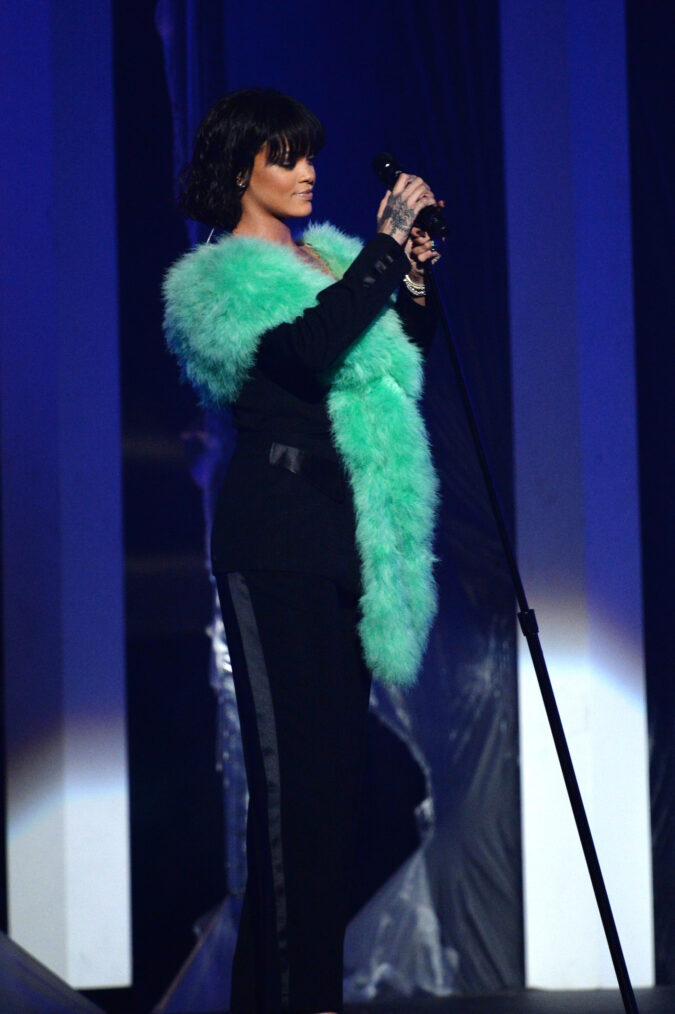Rihanna at 2016 Billboard Music Awards