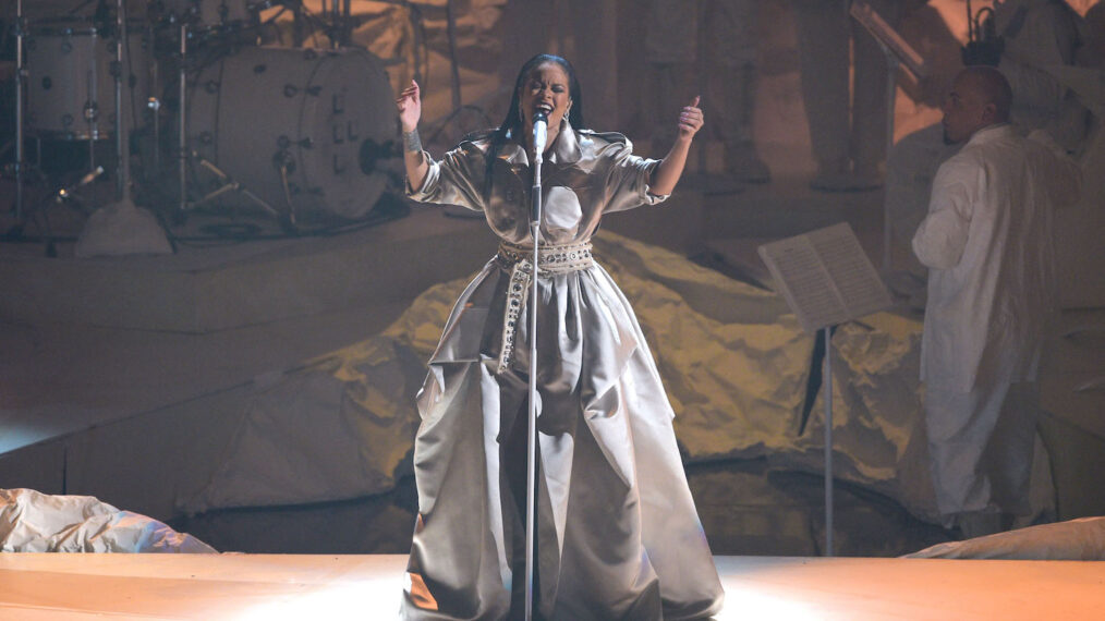 Rihanna at 2016 MTV Video Music Awards