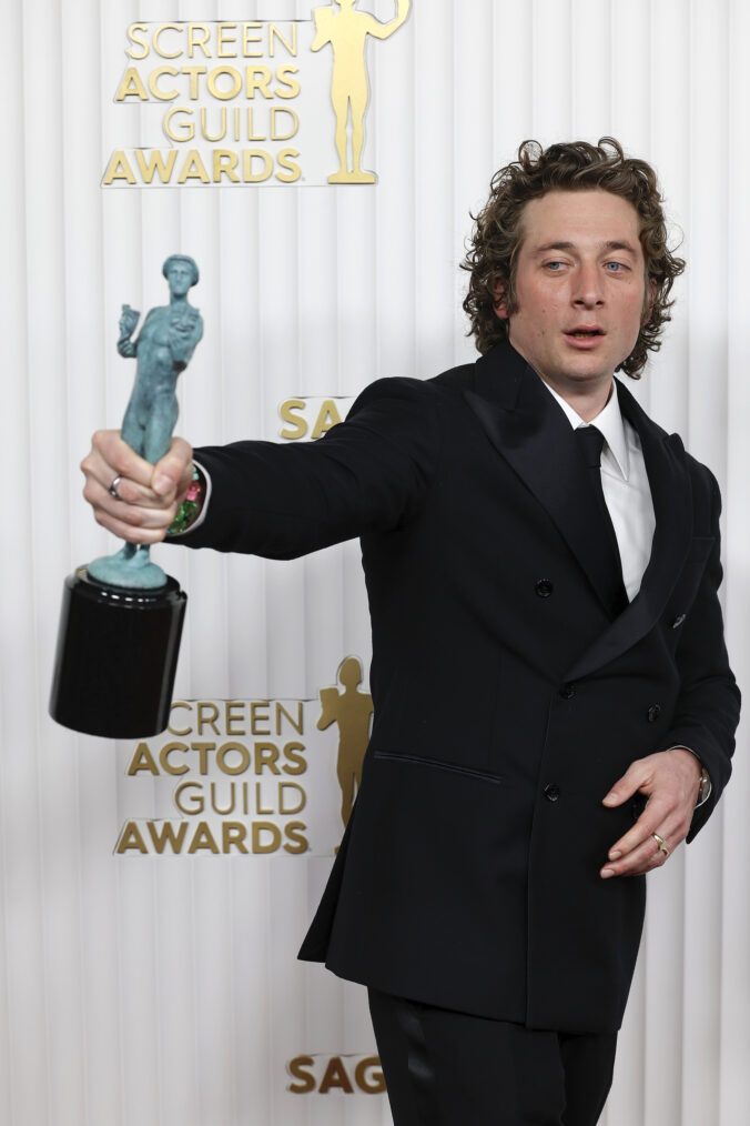 Jeremy Allen White attends the 29th Annual Screen Actors Guild Awards
