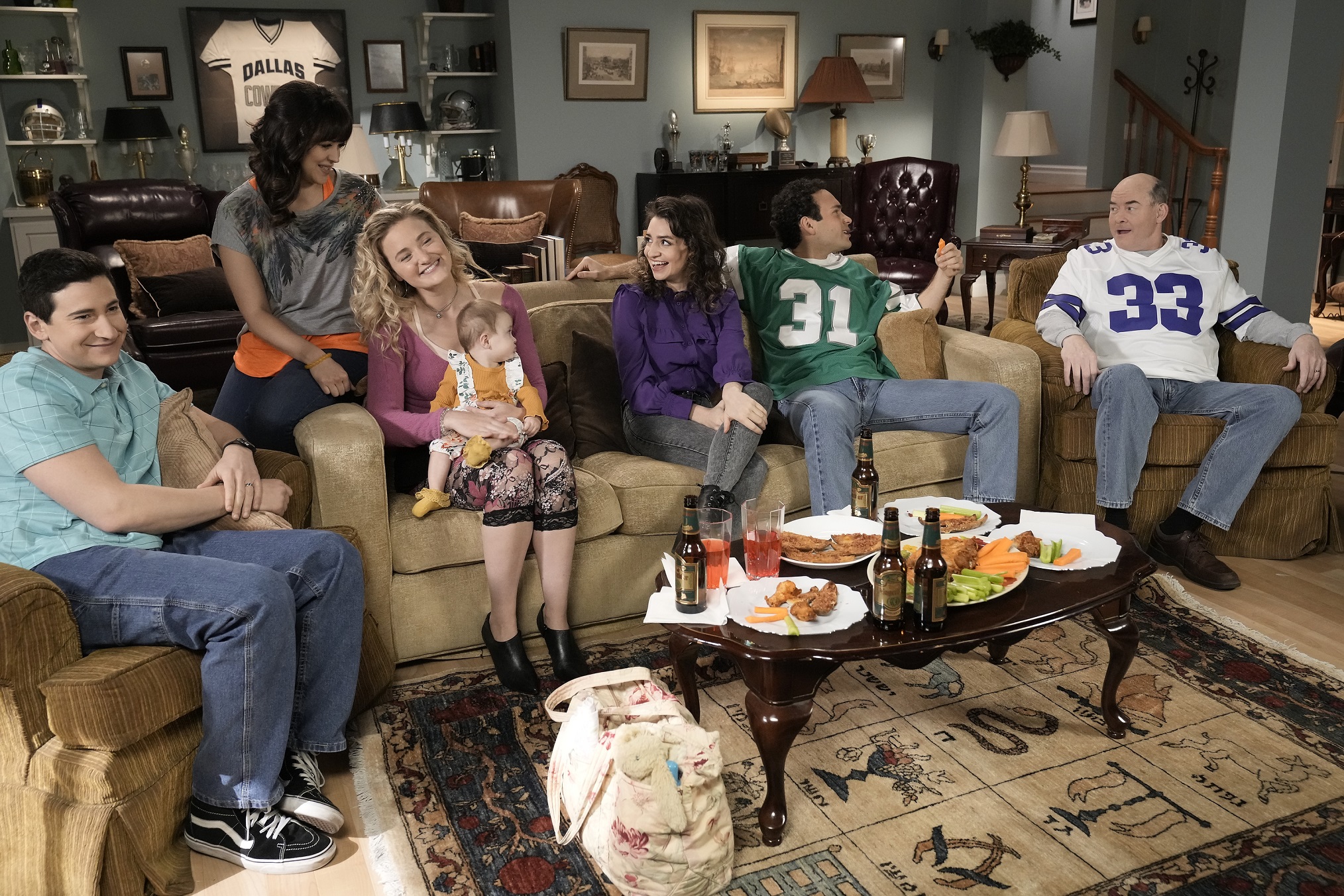 Sam Lerner, Hayley Orrantia, AJ Michalka, Beth Triffon, Troy Gentile, and David Koechner in 'The Goldbergs'