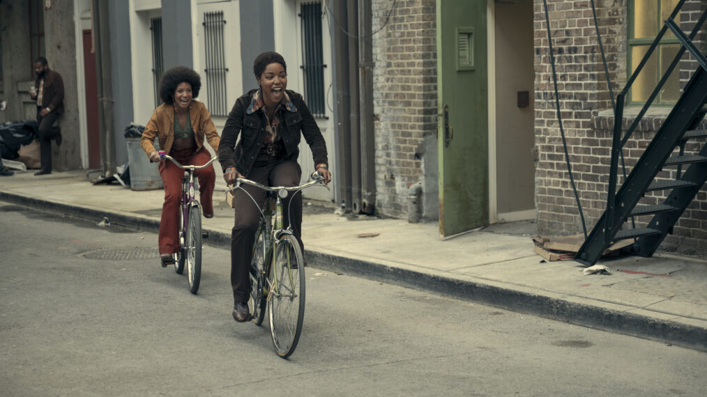Simone (Nabiyah Be) and Bernie (Ayesha Harris) biking on 'Daisy Jones & The Six'