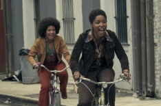 Simone (Nabiyah Be) and Bernie (Ayesha Harris) biking on 'Daisy Jones & The Six'