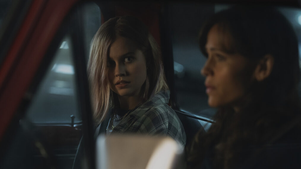 Angourie Rice and Jennifer Garner in 'The Last Thing He Told Me'