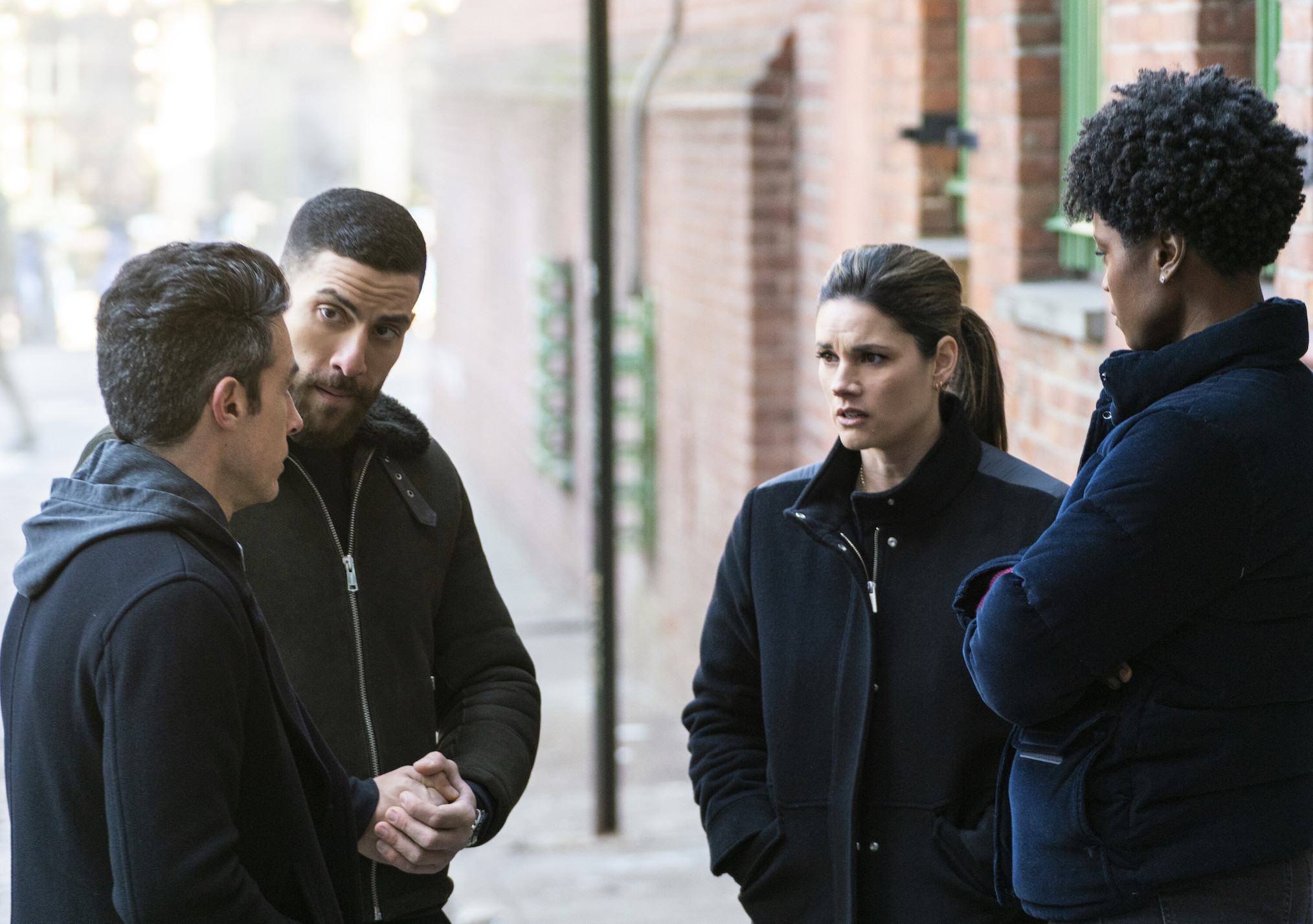 John Boyd, Zeeko Zaki, Missy Peregrym und Katherine Renee Kane in „FBI“