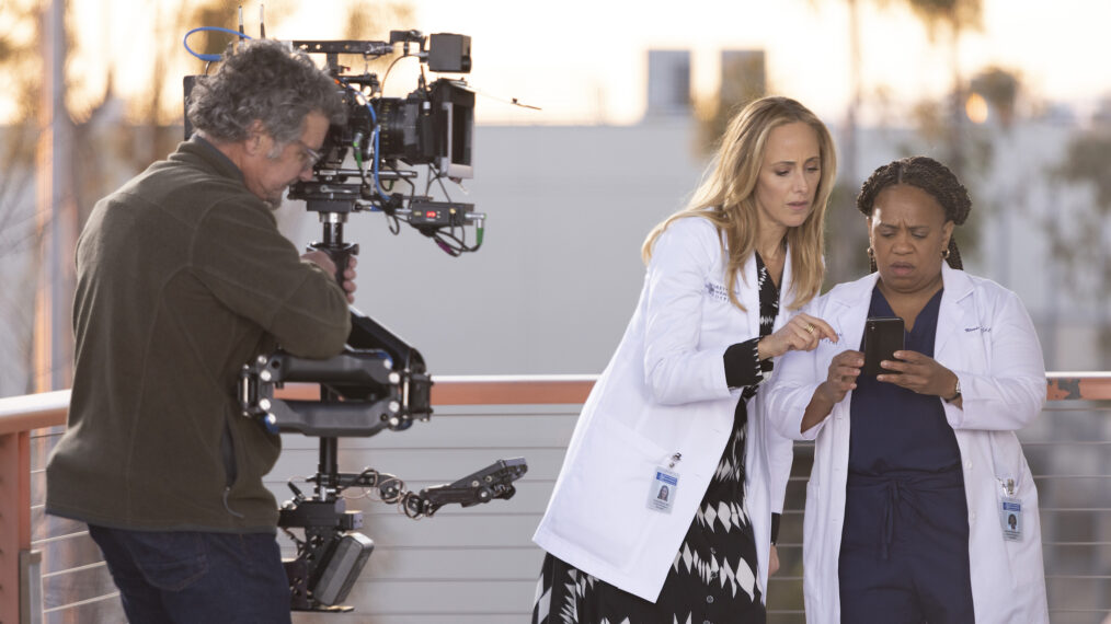 Kim Raver and Chandra Wilson in 'Grey's Anatomy'