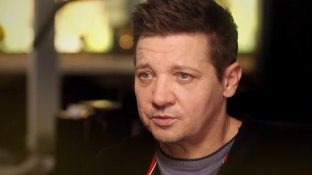 Jeremy Renner setzt sich zu einem Interview mit Diane Sawyer zusammen