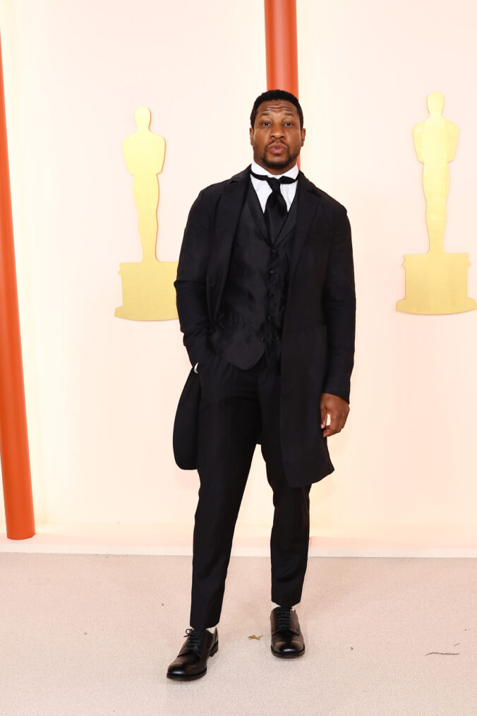 Jonathan Majors arrives at the 2023 Oscars