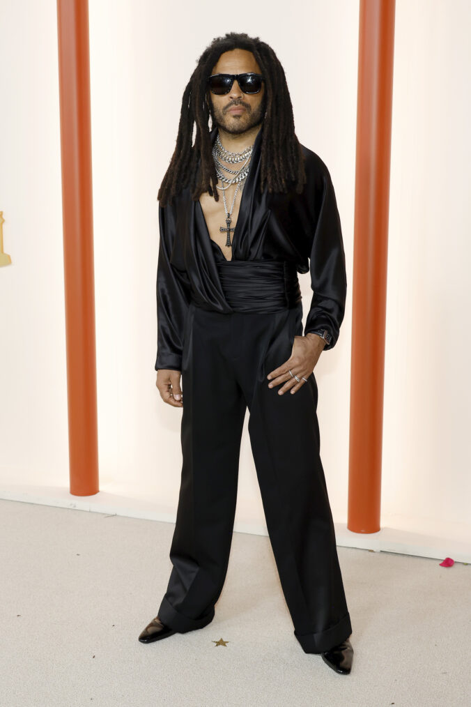 Lenny Kravitz arrives at the 2023 Oscars