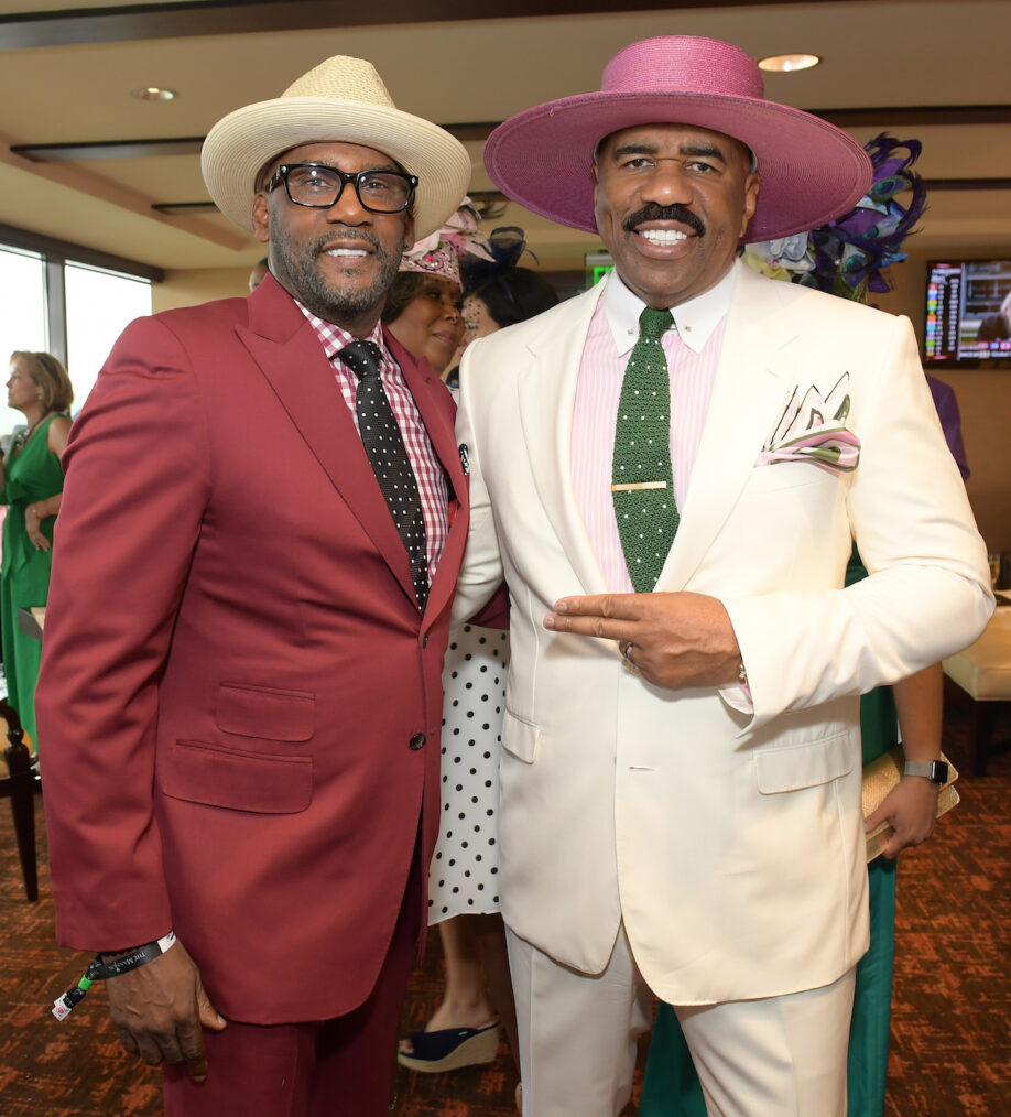 Steve Harvey in pink hat at Churchill Downs