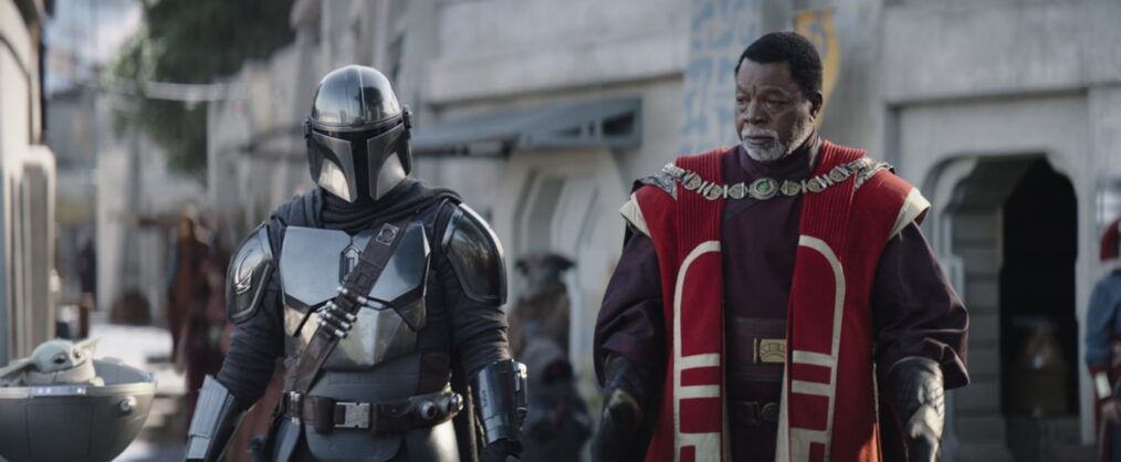 Pedro Pascal como Din Djarin, Carl Weathers como Greef Karga, The Mandalorian Temporada 3