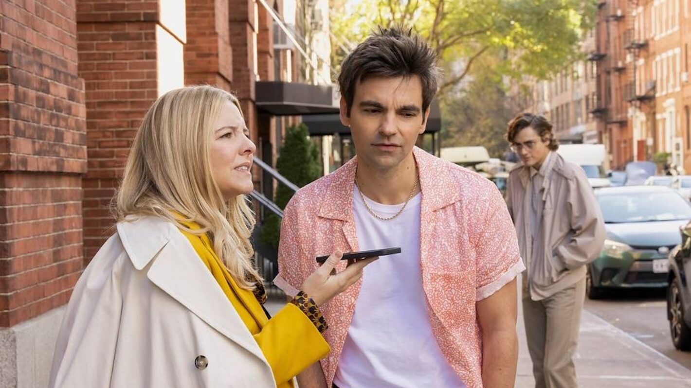Heléne Yorke and Drew Tarver in 'The Other Two'