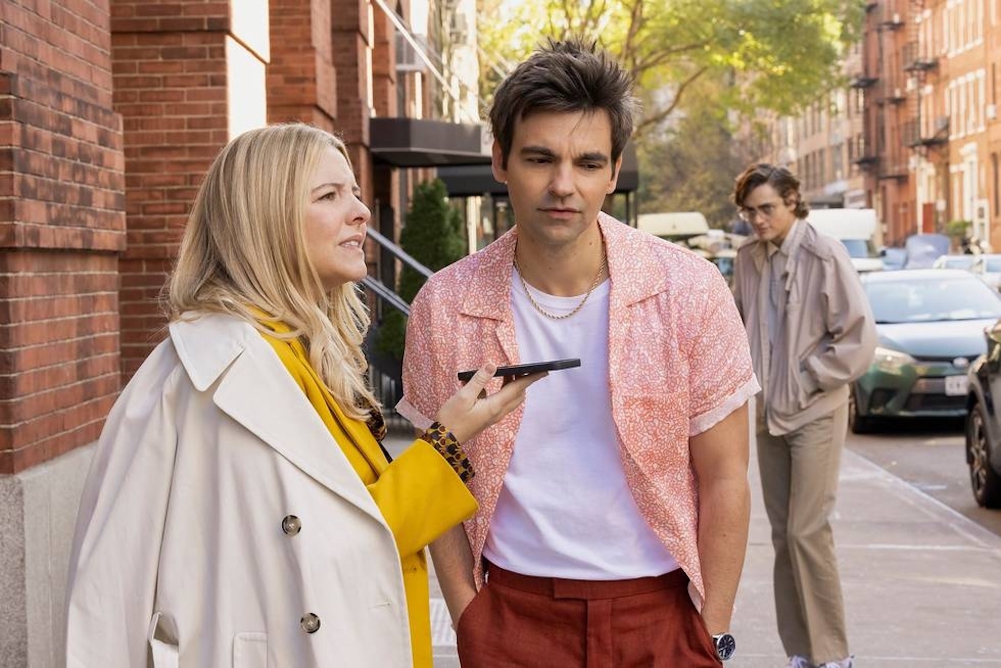 Heléne Yorke and Drew Tarver in 'The Other Two'