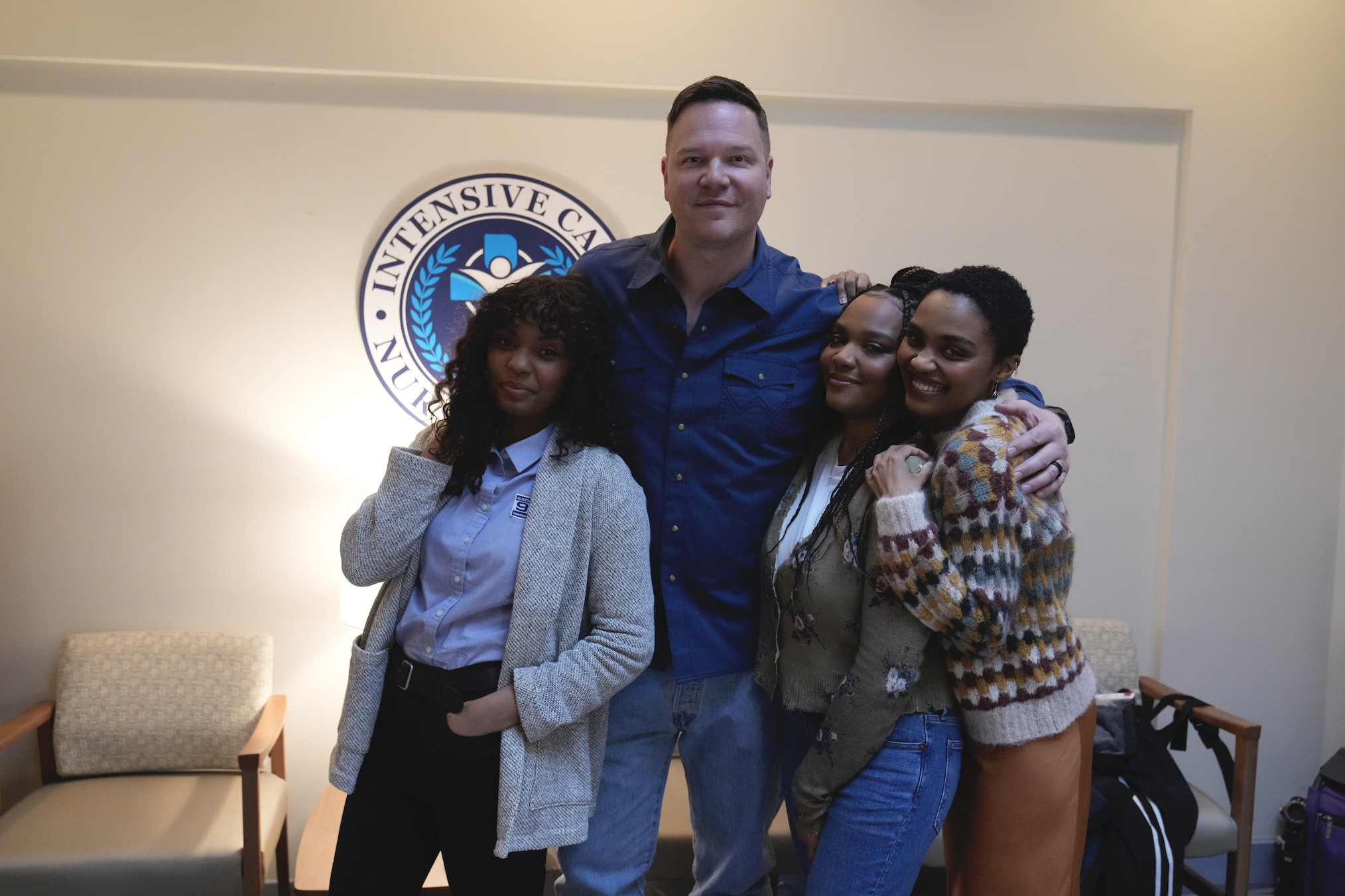 Sierra McClain, Jim Parrack, Lauryn McClain und China McClain in „9-1-1: Lone Star“