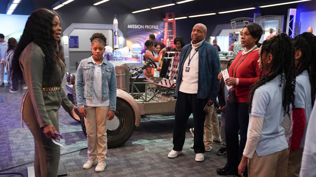 Finale Fever (A Sleepover Field Trip on ‘Abbott’, ‘Snowfall’ and ‘Mandalorian), Nature the Focus of ‘Changing Planet,’ Niagara Falls and ‘Chimp Empire’