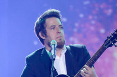 Lee DeWyze performs onstage during FOX's 'American Idol' Finale