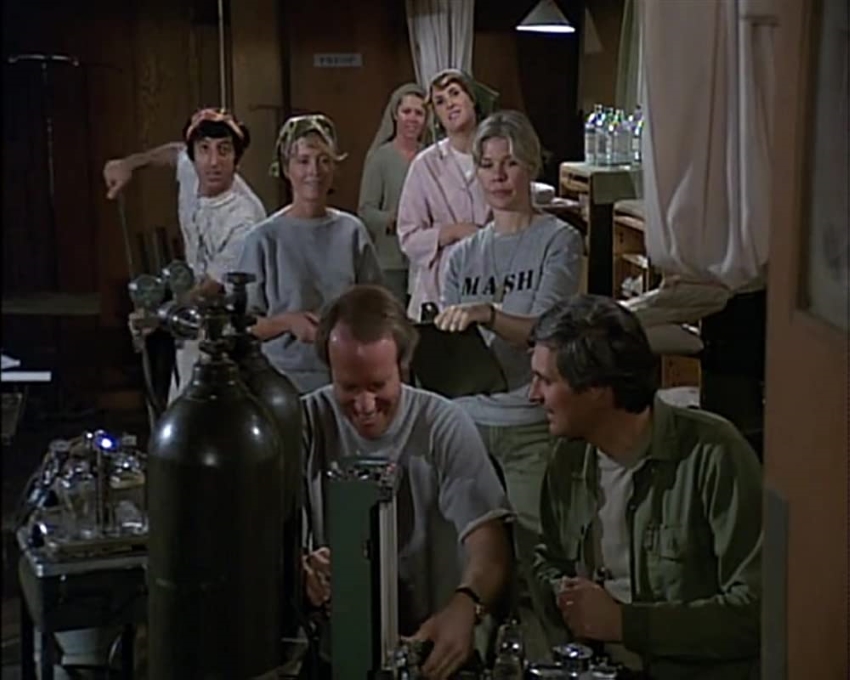 Alan Alda, Jamie Farr, Judy Farrell, Mike Farrell, Enid Kent, and Loretta Swit in M*A*S*H (1972)