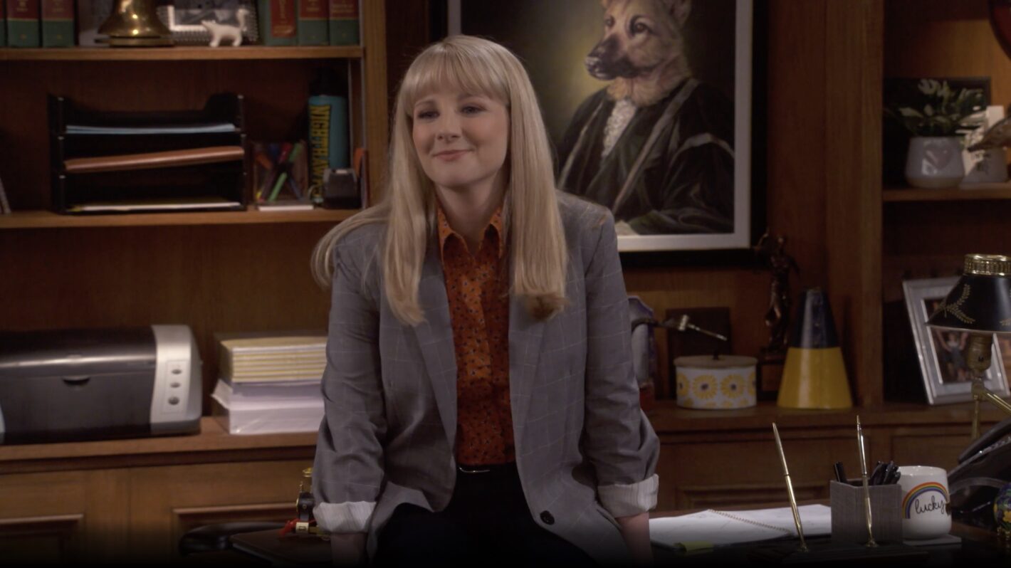 Melissa Rauch as Abby Stone in 'Night Court' (2023), Season 1, episode 14: 'When Abby Met gabby'