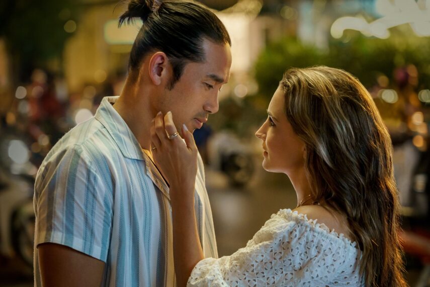 Scott Ly y Rachael Leigh Cook en 'A Tourist's Guide to Love'