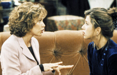 Jennifer Grey as Mindy and Jennifer Aniston as Rachel in 'Friends'