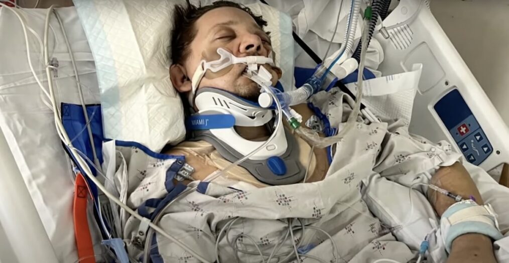 Jeremy Renner in hospital