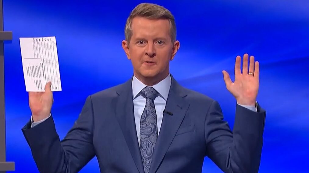 Ken Jennings holds up clue card