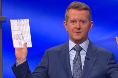 Ken Jennings holds up clue card