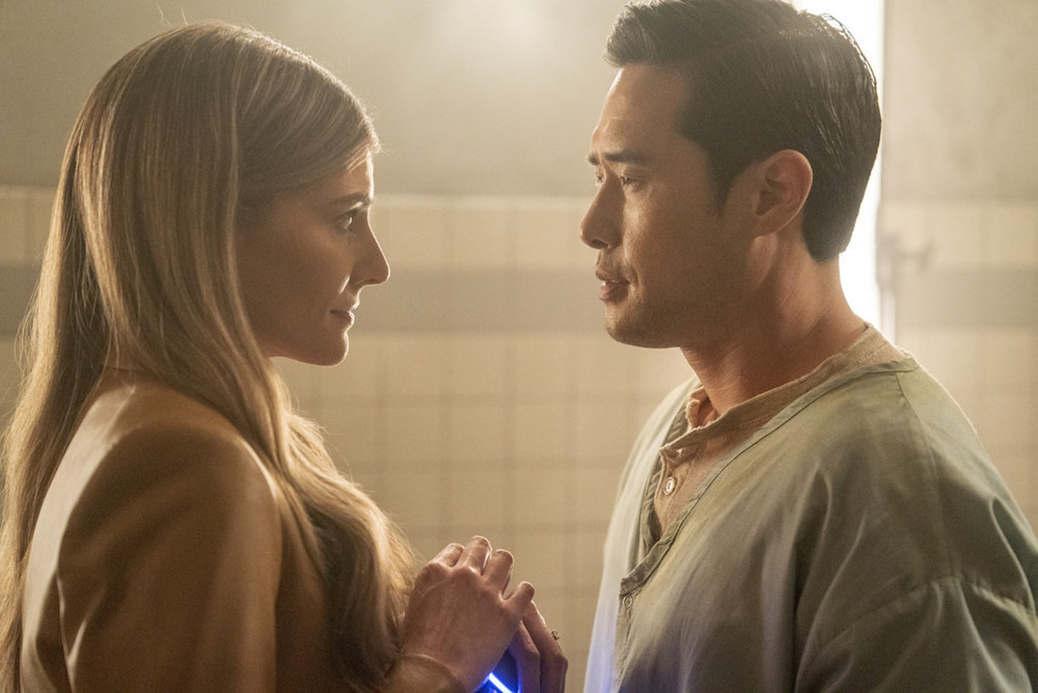 Caitlin Bassett and Raymond Lee in 'Quantum Leap'