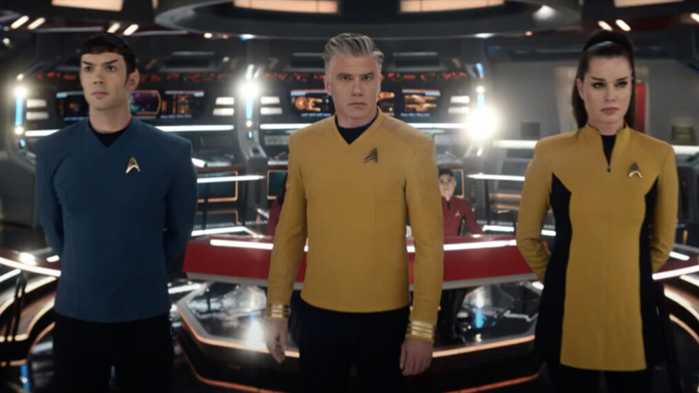 Ethan Peck, Anson Mount und Rebecca Romijn in „Star Trek: Strange New Worlds“