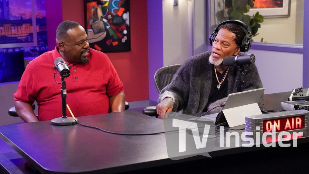 Cedric the Entertainer and D.L. Hughley in 'The Neighborhood'