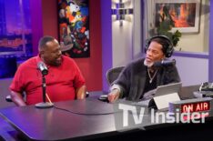 'The Neighborhood' Welcomes D.L. Hughley in Finale First Look