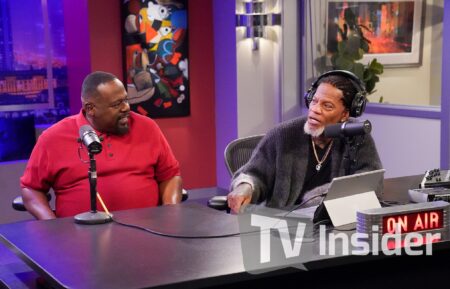 Cedric the Entertainer and D.L. Hughley in 'The Neighborhood'