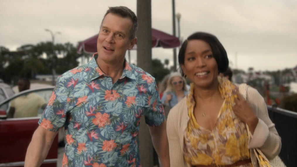 Peter Krause and Angela Bassett in '9-1-1'