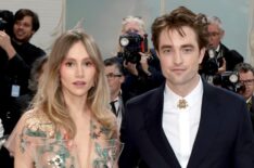 Suki Waterhouse and Robert Pattinson at the 2023 Met Gala