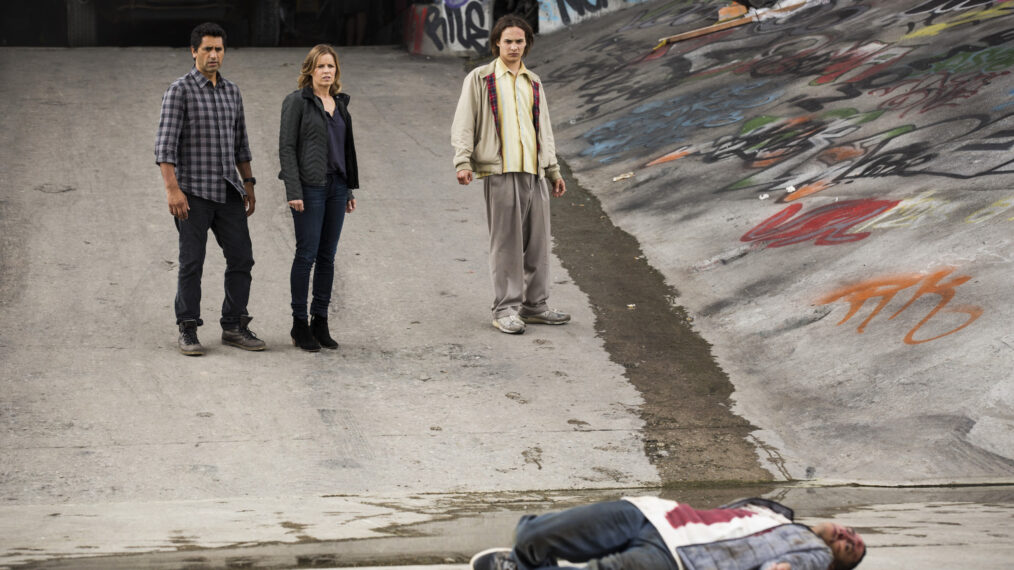 Cliff Curtis as Travis, Kim Dickens as Madison, Frank Dillane as Nick and Keith Powers as Calvin - Fear the Walking Dead