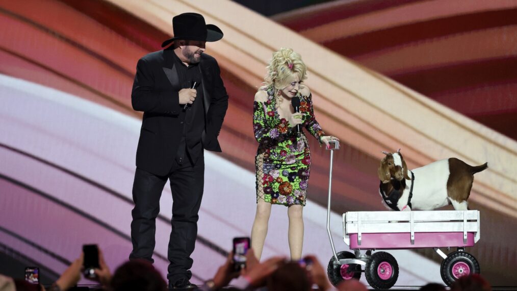 Garth Brooks and Dolly Parton host the ACM Awards 2023