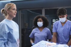 Kim Raver, Alexis Floyd, and Niko Terho in 'Grey's Anatomy'