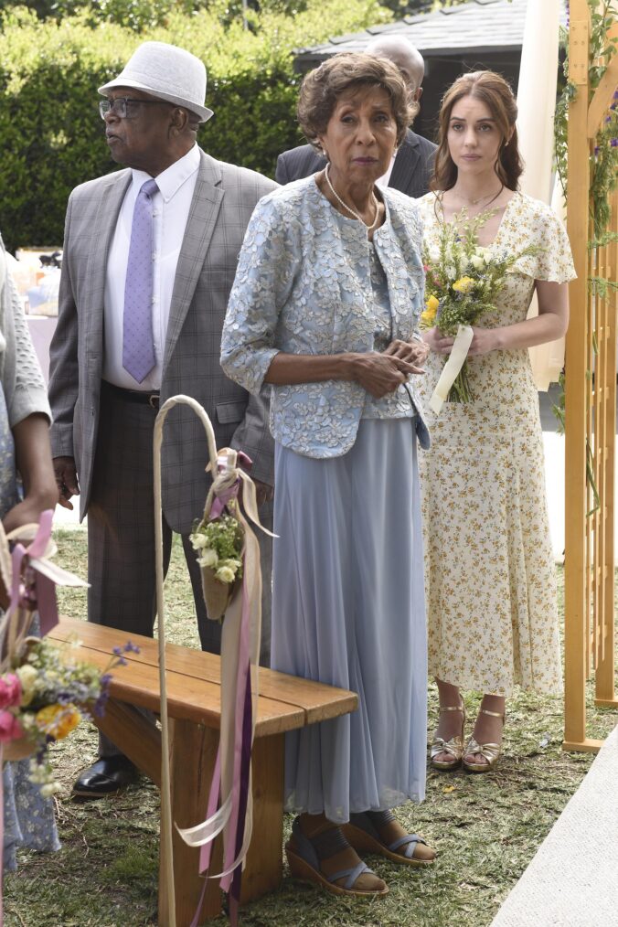 Marla Gibbs and Adelaide Kane in 'Grey's Anatomy'