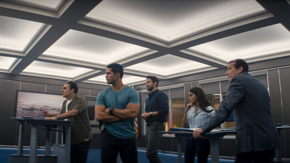 Jason Antoon, Alex Tarrant, Noah Mills, Yasmine Al-Bustami, and Henry Ian Cusick in 'NCIS: Hawai'i'